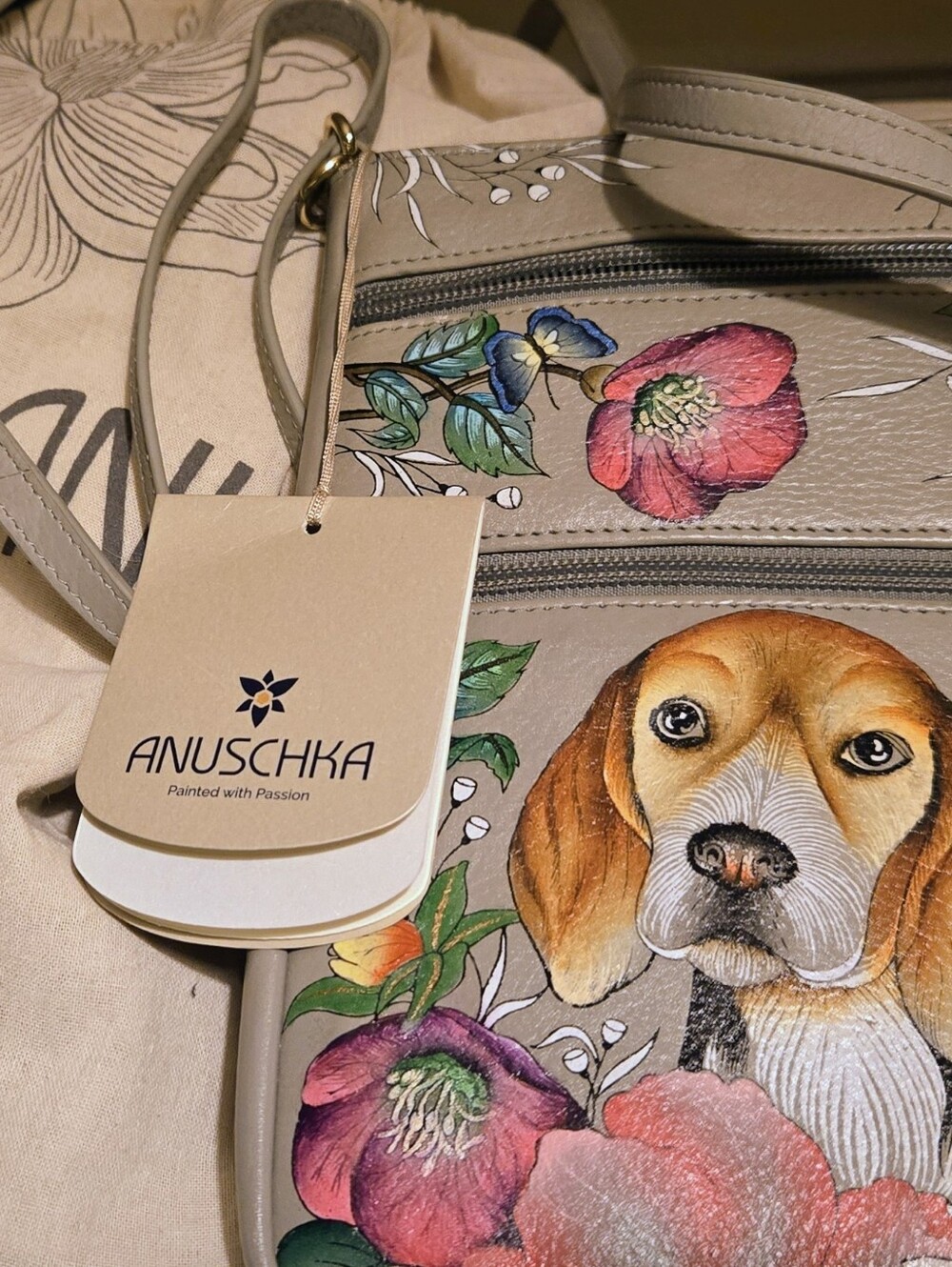 NWT Anuschka Hand-Painted Genuine Leather Crossbody Bag–"Loyal Friend" Beagle